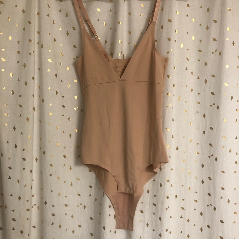 NWOT! Nude beige skin tone sculpting Vince campito bodysuit wear with bra!